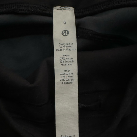 Lululemon Invigorate tight camo size 6 - Picture 2 of 4